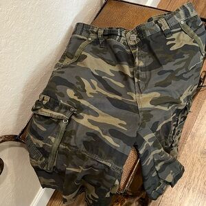 Broken Threads Brand Classic Camouflage Military Cargo Shorts Regular Fit Size36